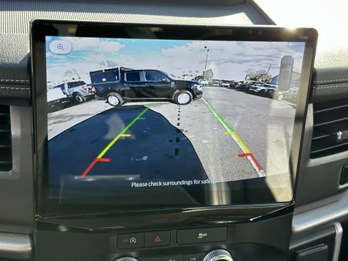 Used 2024 Ford Expedition XLT image 5