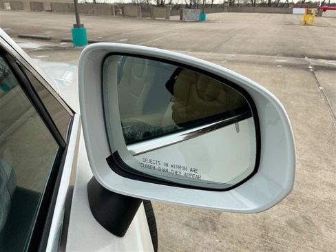 Used 2018 Volvo XC90 T6 Momentum w/ Momentum Plus Package image 16