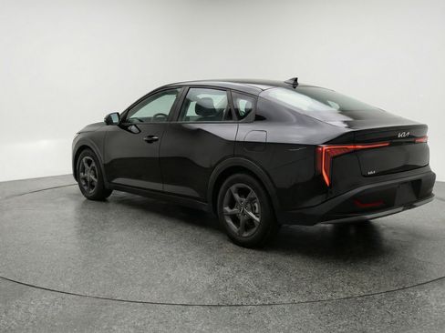 Used 2025 Kia K4 LXS image 6