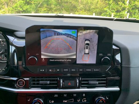 Used 2023 Nissan Pathfinder SL FWD image 19