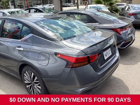 Used 2025 Nissan Altima 2.5 SV FWD image 2