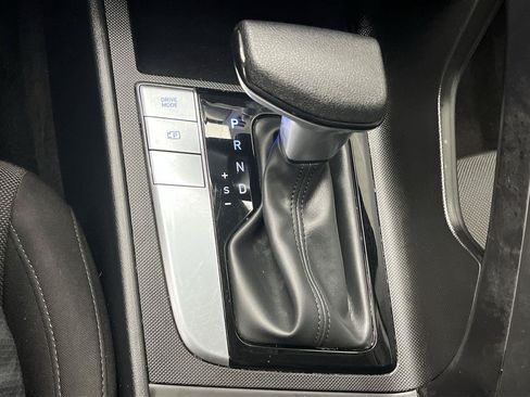 Used 2025 Hyundai Elantra SE FWD image 19