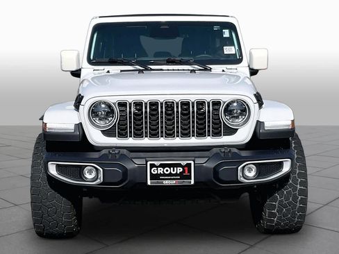 Used 2025 Jeep Wrangler Unlimited Sahara AWD/4WD image 4