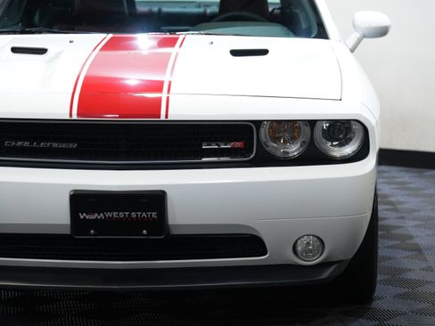 Used 2014 Dodge Challenger SXT RWD image 10