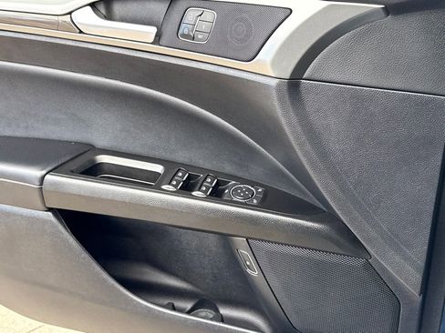 Used 2019 Ford Fusion SEL image 28