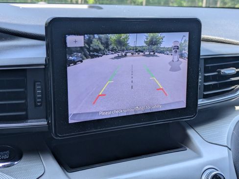 Used 2023 Ford Explorer XLT w/ Equipment Group 202A RWD image 19
