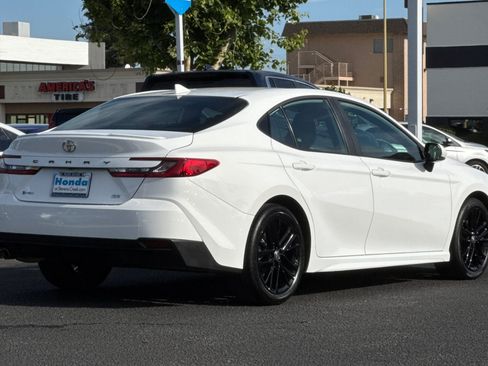 Used 2025 Toyota Camry SE FWD image 9