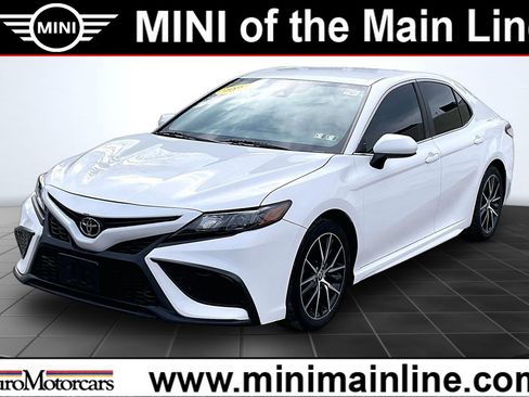 Used 2021 Toyota Camry SE image 1