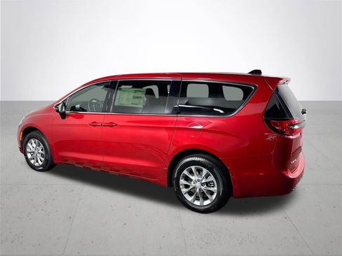 New 2026 Chrysler Pacifica Select AWD/4WD image 8