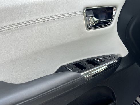 Used 2016 Toyota Avalon Limited FWD image 15