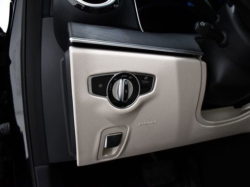 Used 2022 Mercedes-Benz E 350 4MATIC Sedan image 11