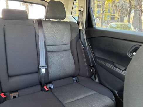 Used 2025 Nissan Rogue SV image 39