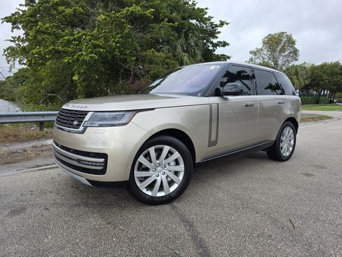 Certified 2023 Land Rover Range Rover SE image 1