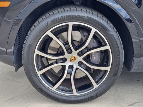 Certified 2022 Porsche Cayenne AWD/4WD image 14