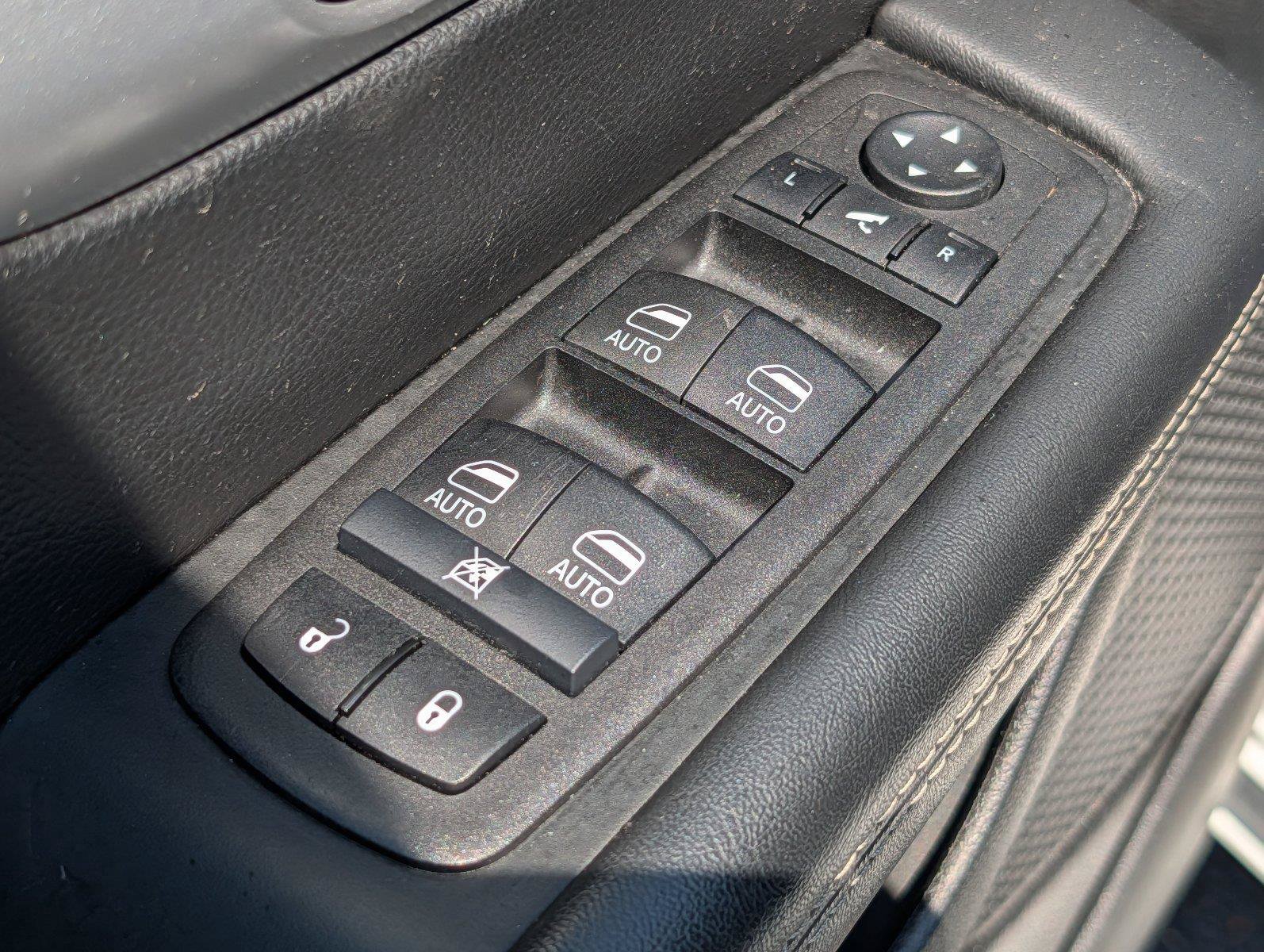 Used 2025 Chrysler Pacifica Limited FWD image 15