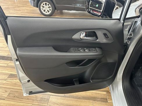 New 2026 Chrysler Pacifica Select image 10