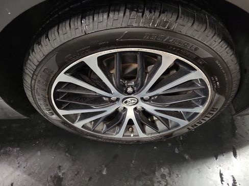 Used 2018 Toyota Camry SE w/ Moonroof Package FWD image 10