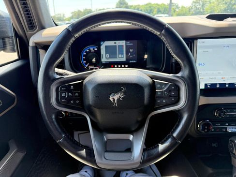 Used 2022 Ford Bronco Wildtrak image 18