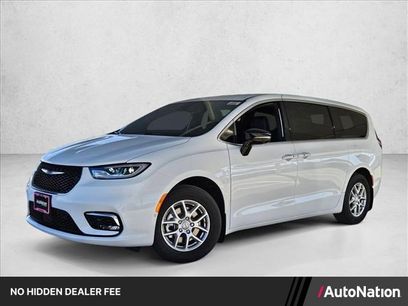 New 2026 Chrysler Pacifica Select