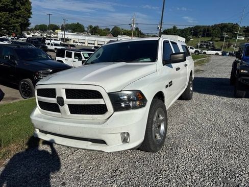 Used 2015 RAM 1500 Express RWD image 2