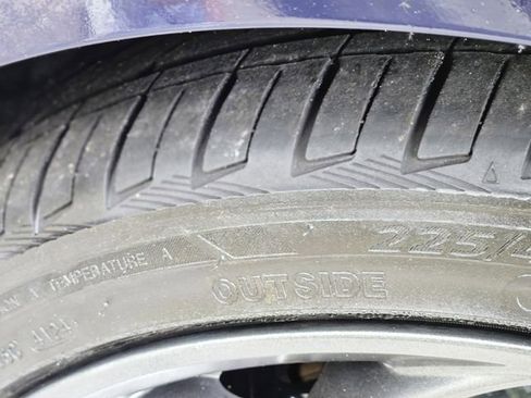 Used 2017 Alfa Romeo Giulia Ti w/ TI 19" Sport Package image 11