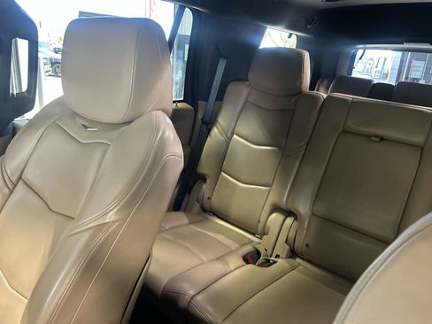 Used 2018 Cadillac Escalade Platinum AWD/4WD image 4