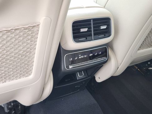 Used 2022 Mercedes-Benz GLS 450 4MATIC image 32