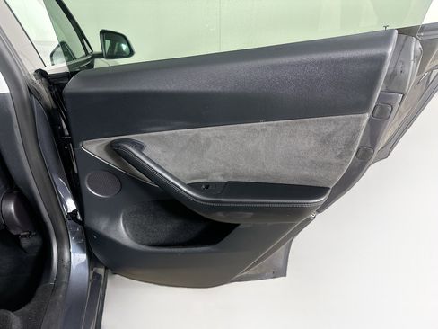 Used 2023 Tesla Model Y Long Range image 31