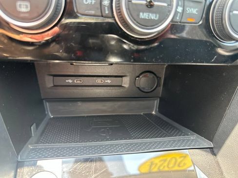 Used 2024 Volkswagen Taos SE FWD image 36