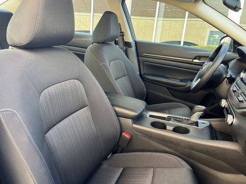 Used 2025 Nissan Altima 2.5 SV image 35