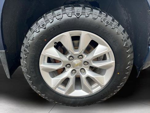 Used 2020 Chevrolet Silverado 1500 Custom w/ Custom Convenience Package AWD/4WD image 10