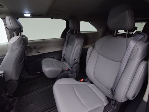 Used 2021 Toyota Sienna XLE image 26