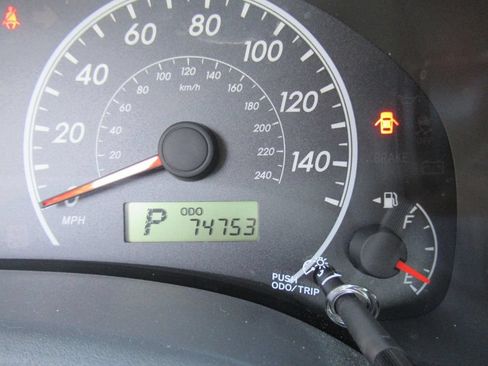 Used 2013 Toyota Corolla LE FWD image 25