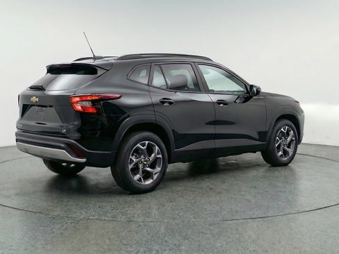Used 2025 Chevrolet Trax LT w/ LT Convenience Package image 9