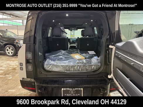 New 2026 Land Rover Defender 130 X-Dynamic SE image 43