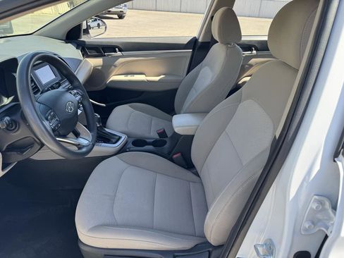 Used 2019 Hyundai Elantra SE FWD image 19
