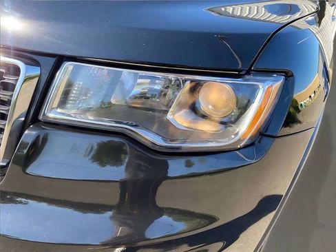 Used 2018 Jeep Grand Cherokee Limited image 12