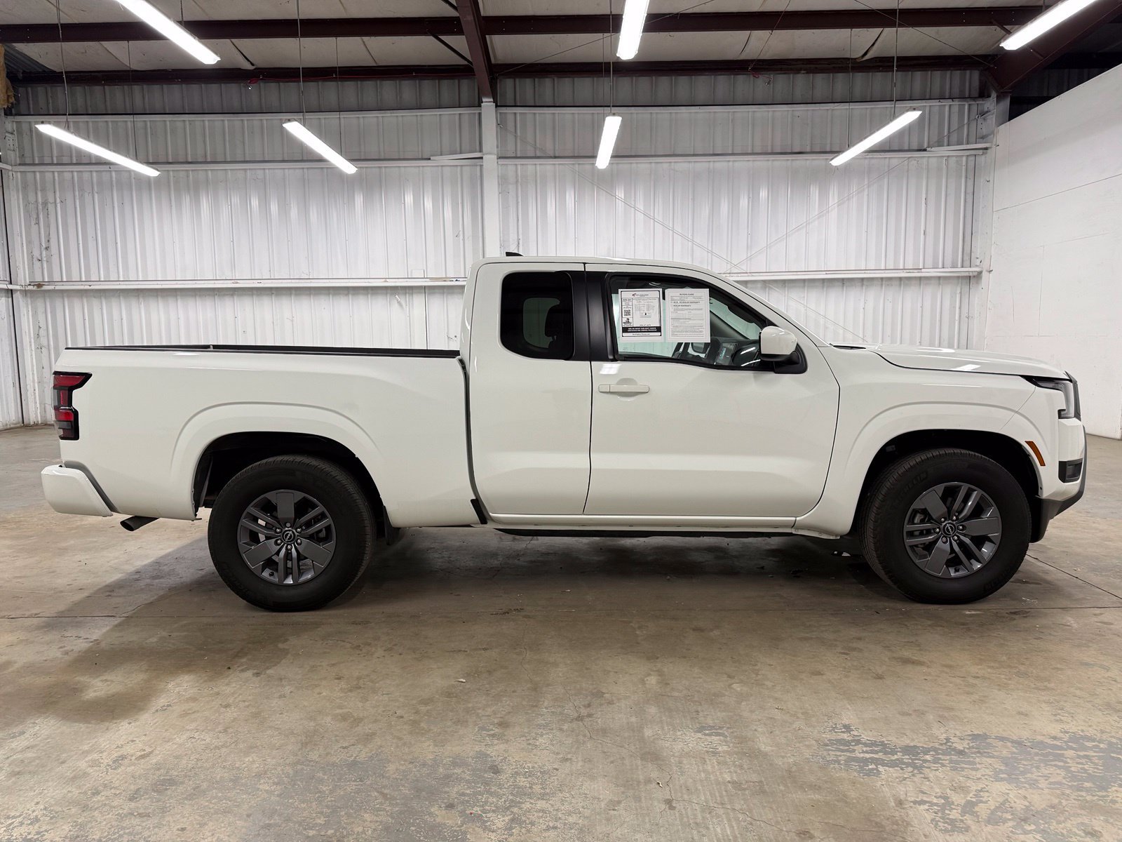 Used 2025 Nissan Frontier SV RWD image 5