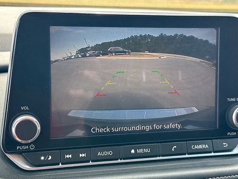 Used 2024 Nissan Rogue SV w/ SV Premium Package image 28