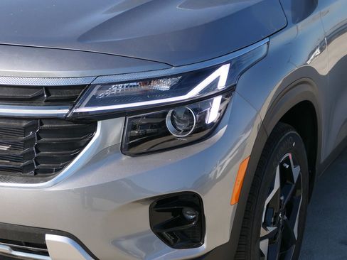 New 2026 Kia Seltos EX image 8