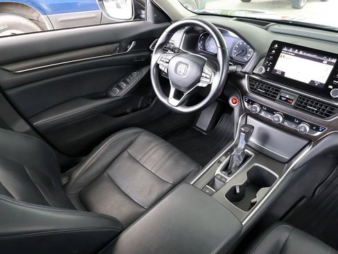 Used 2018 Honda Accord Touring image 15
