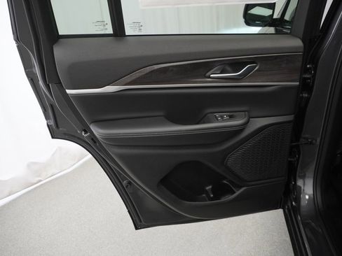 New 2026 Jeep Grand Cherokee Altitude AWD/4WD image 30