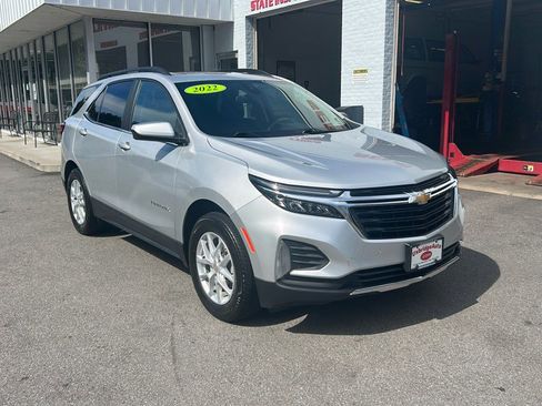 Used 2022 Chevrolet Equinox LT image 2