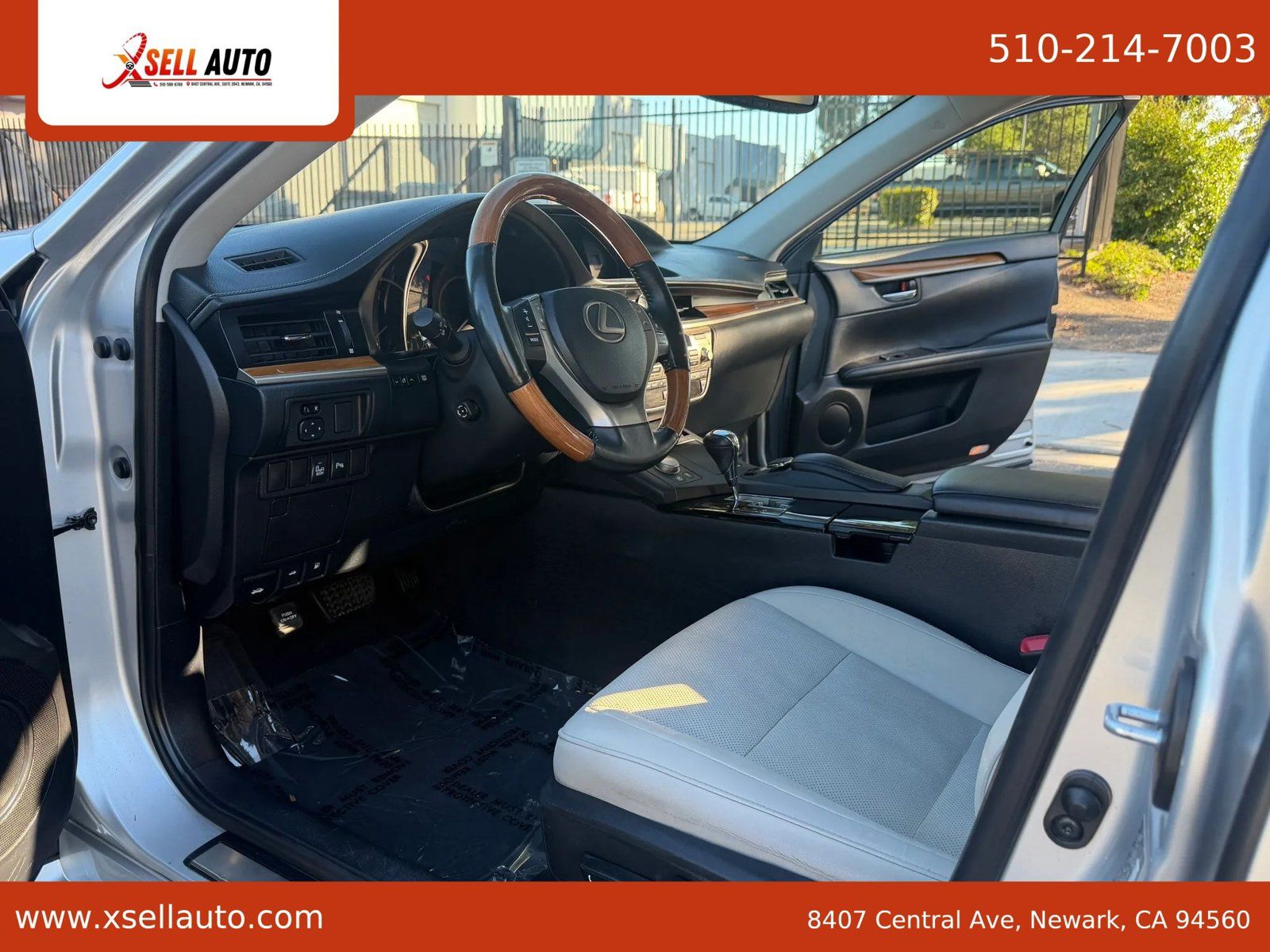 Used 2015 Lexus ES 300h w/ Navigation System Package FWD image 6