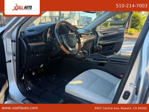 Used 2015 Lexus ES 300h w/ Navigation System Package FWD image 6
