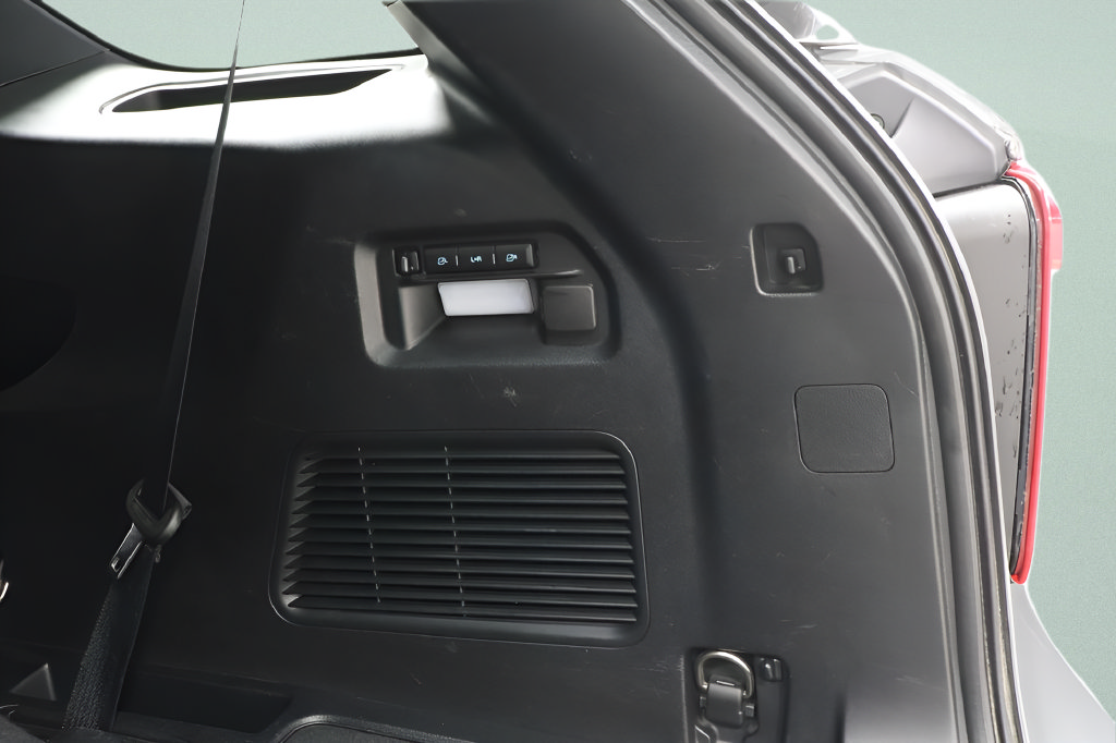 Used 2023 Ford Explorer ST w/ Technology Package AWD/4WD image 5