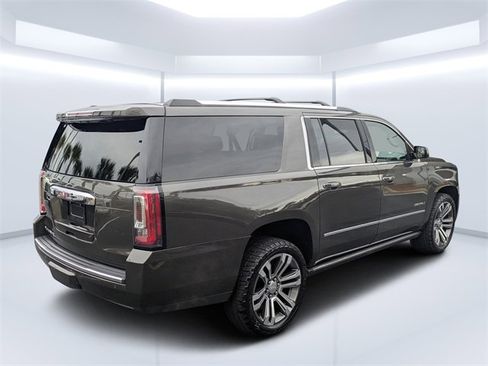 Used 2019 GMC Yukon XL Denali w/ Denali Ultimate Package image 3
