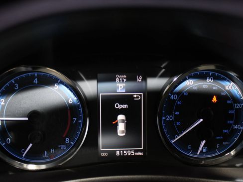Used 2019 Toyota Corolla SE FWD image 12