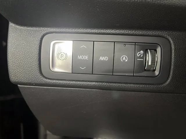 Used 2025 Chevrolet Traverse LT w/ Driver Confidence Package AWD/4WD image 14