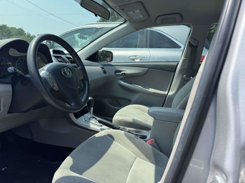Used 2012 Toyota Corolla LE FWD image 11